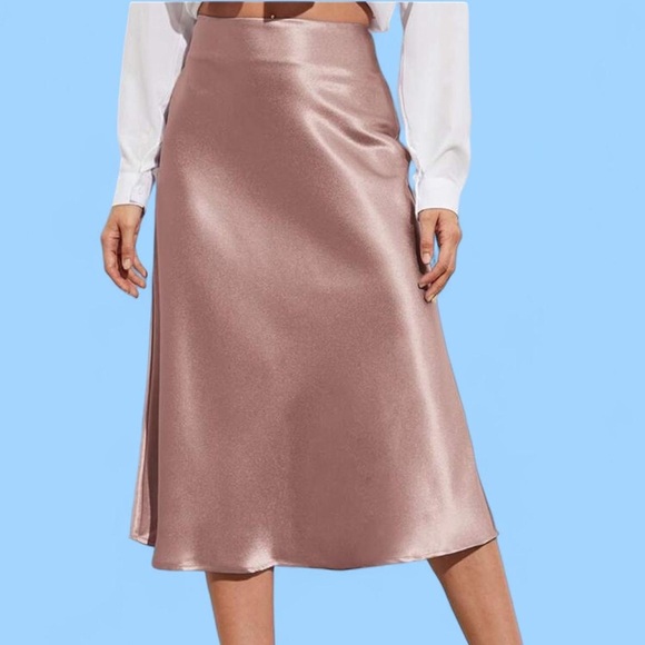 Satin Midi Skirt in Dusty Pink Size S - Picture 3 of 11